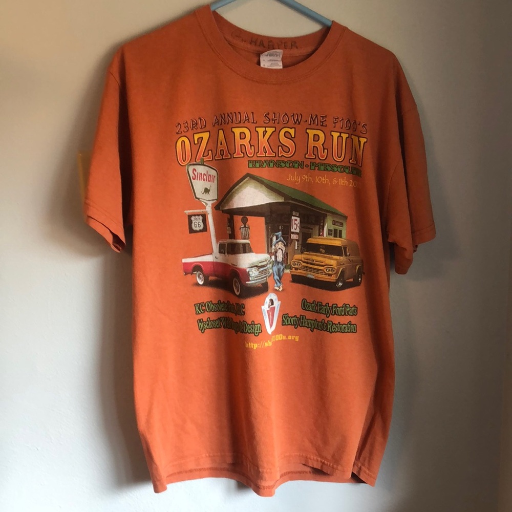 Vintage “Show-Me f100s” graphic tee.